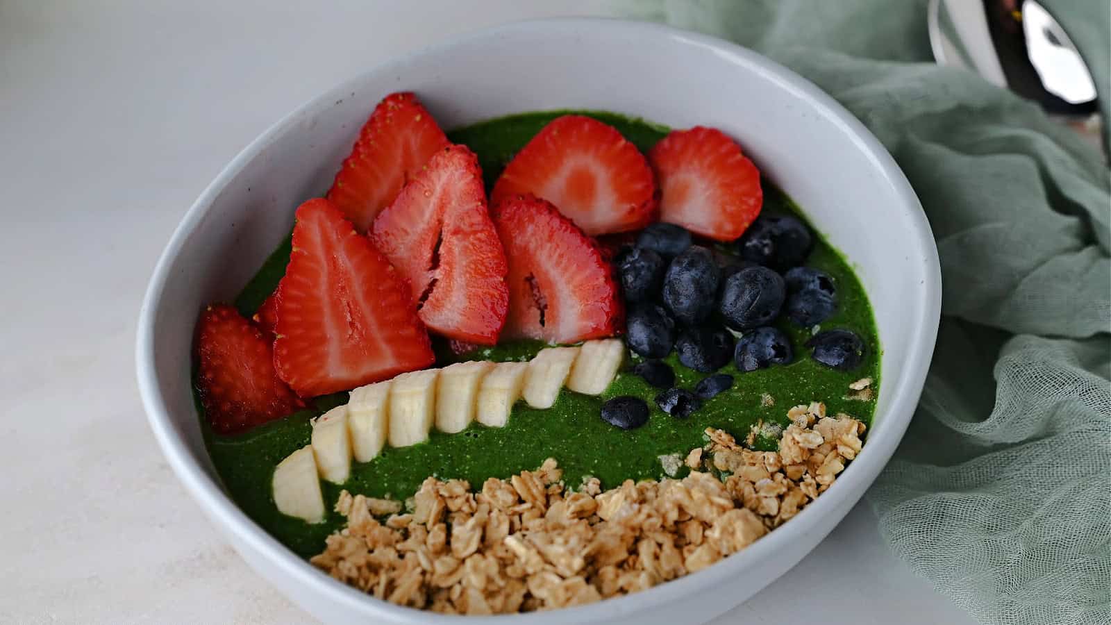 spinach spirulina and chia smoothie.